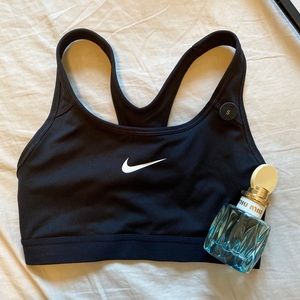 CLASSIC NIKE SPORTS BRA-NEVER WORN